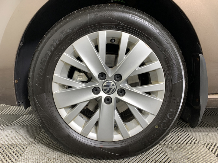 Volkswagen Polo 1.6, 2014 года, Механика, Коричневый