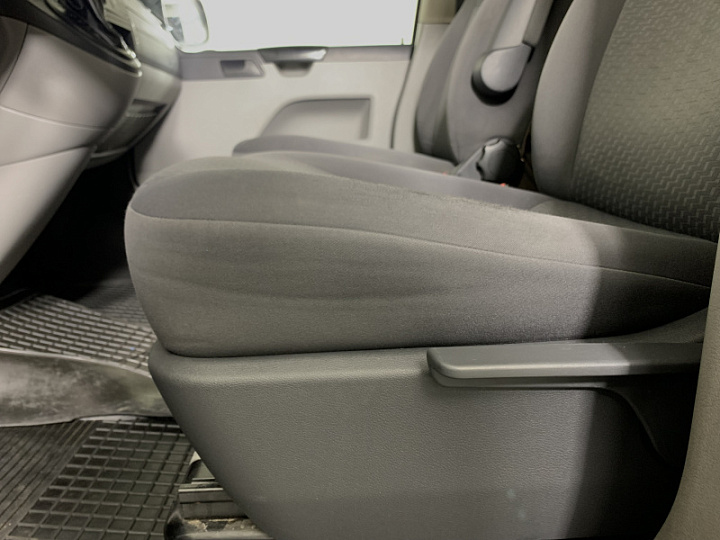 VOLKSWAGEN Caravelle 2, 2011 года, Робот, СЕРЫЙ