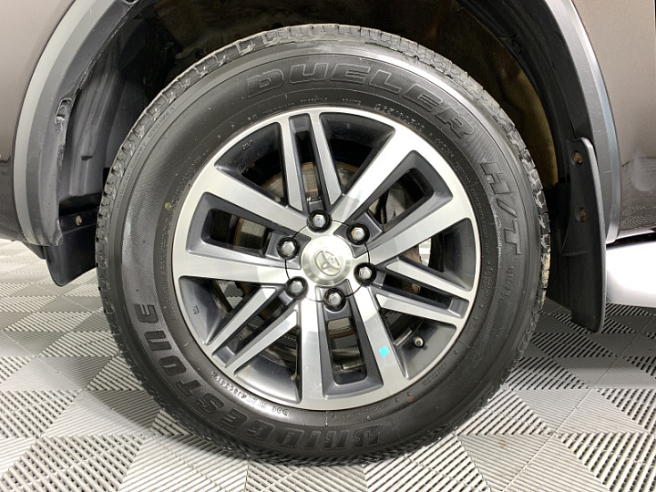 TOYOTA Fortuner 2.8, 2017 года, Автоматическая, Темно-Коричневый