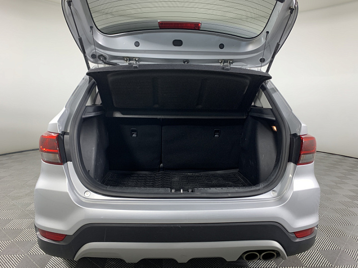 KIA Rio X-Line 1.4, 2017 года, Механика, Серебристый
