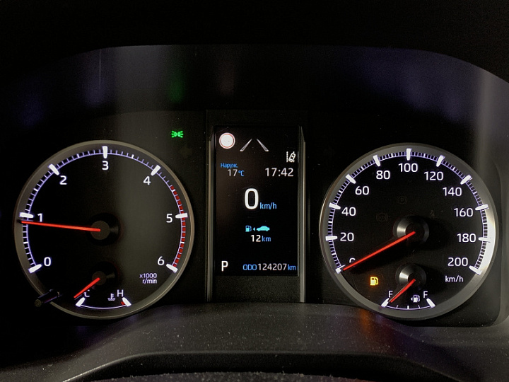 Toyota HiAce 2.8, 2020 года, Автоматическая, Черный