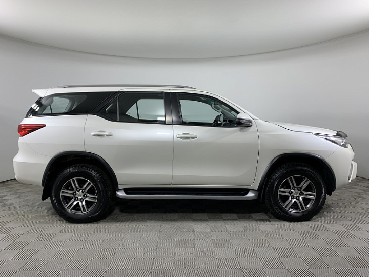 TOYOTA Fortuner 2.8, 2018 года, Автоматическая, БЕЛЫЙ
