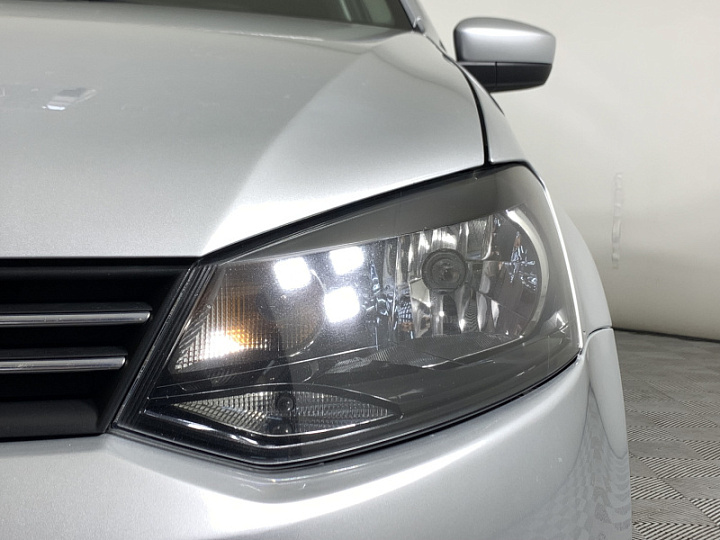 Volkswagen Polo 1.6, 2011 года, Автоматическая, Серебристый