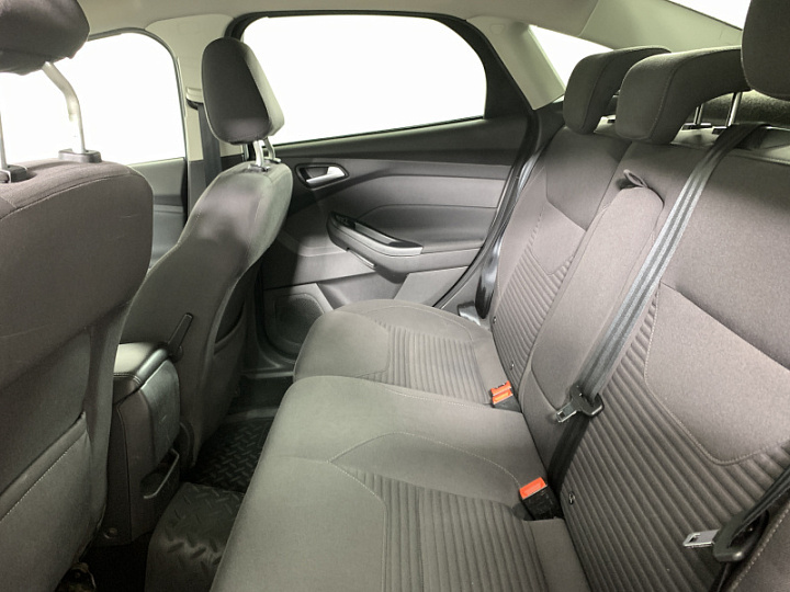 FORD Focus 1.6, 2015 года, Робот, Серо-коричневый