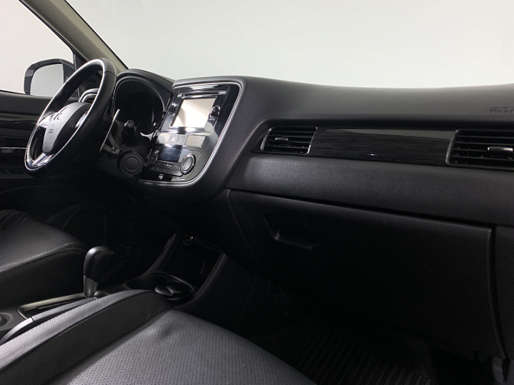 MITSUBISHI Outlander 2.4, 2016 года, Вариатор, БЕЛЫЙ