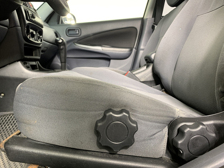 NISSAN Almera 1.8, 2004 года, Автоматическая, БЕЖЕВЫЙ