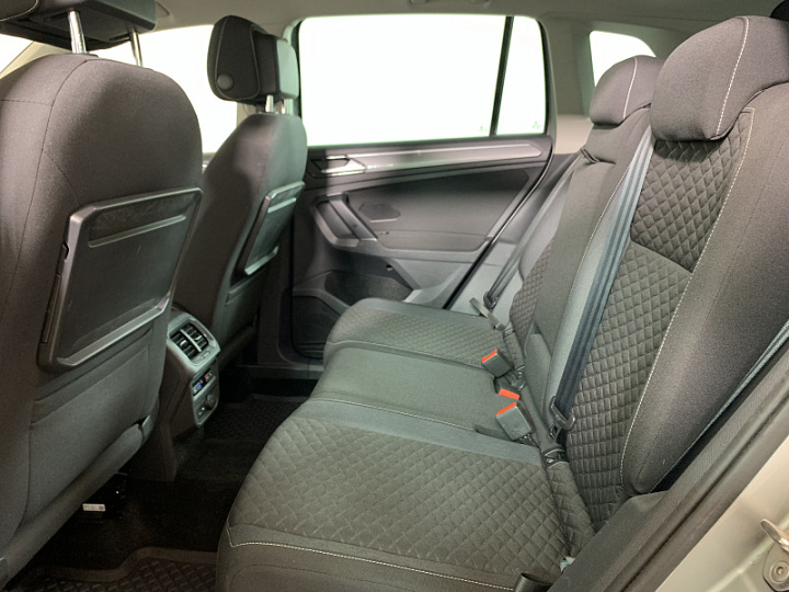VOLKSWAGEN Tiguan 1.4, 2018 года, Робот, Серебристый