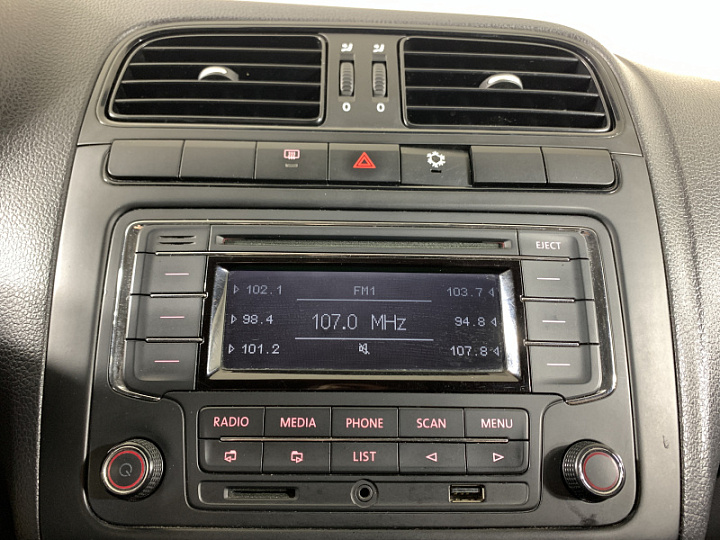 VOLKSWAGEN Polo 1.6, 2011 года, Механика, Серебристый