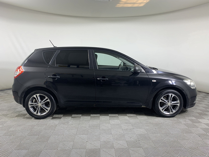 KIA Ceed 1.4, 2011 года, Механика, Черный перламутр