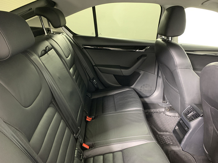 SKODA Octavia 1.8, 2016 года, Робот, БЕЛЫЙ