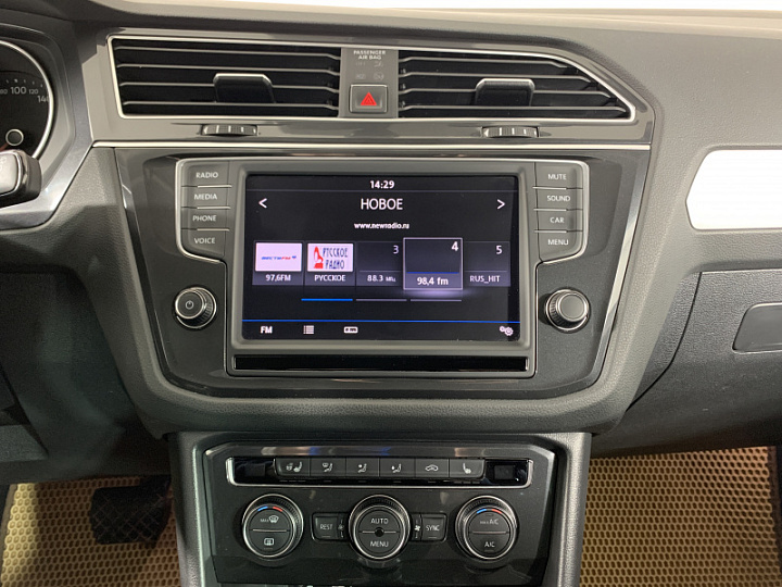 VOLKSWAGEN Tiguan 1.4, 2017 года, Робот, БЕЛЫЙ