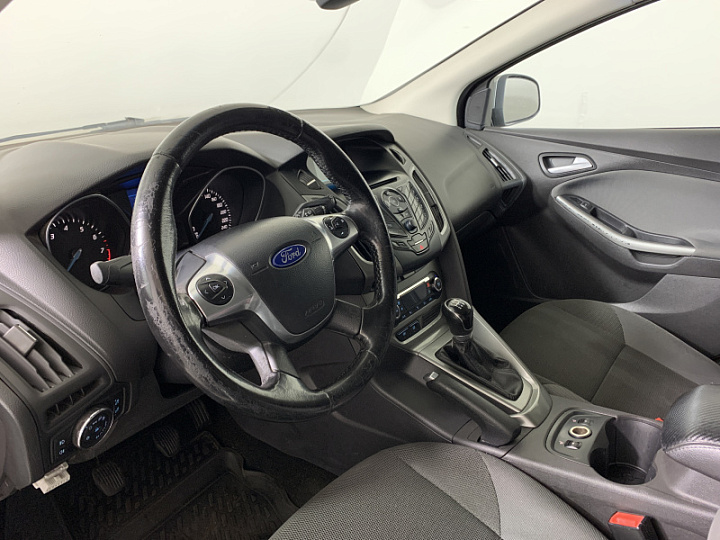 FORD Focus 1.6, 2014 года, Механика, Серебристый