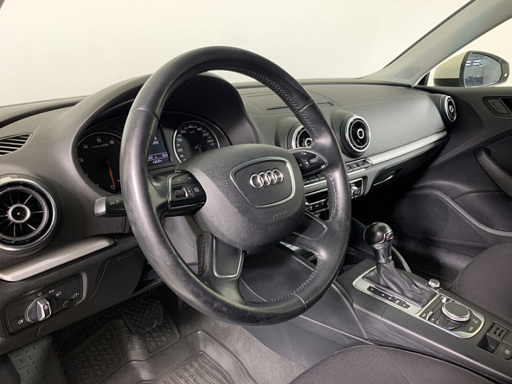 AUDI A3 1.2, 2015 года, Робот, БЕЛЫЙ