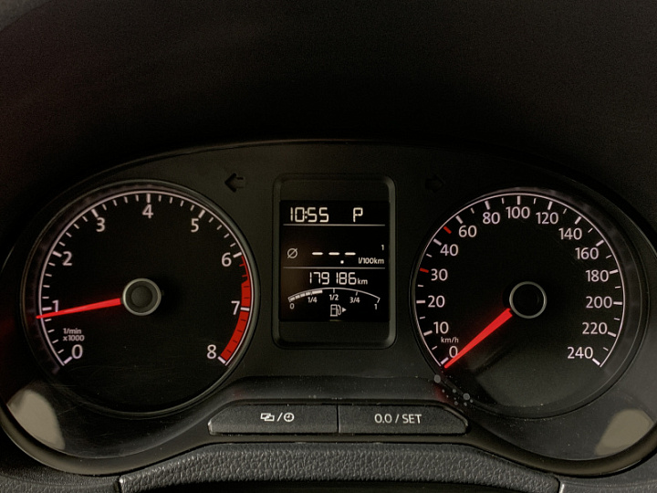 VOLKSWAGEN Polo 1.6, 2017 года, Автоматическая, Серебристый