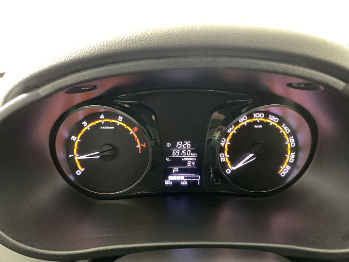 Lada Granta 1.6, 2019 года, Автоматическая, ЯРКО-СИНИЙ