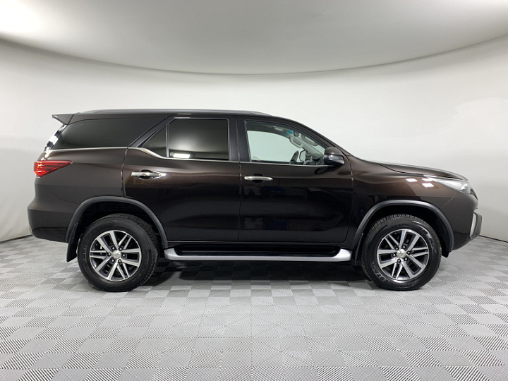 TOYOTA Fortuner 2.8, 2017 года, Автоматическая, Темно-Коричневый