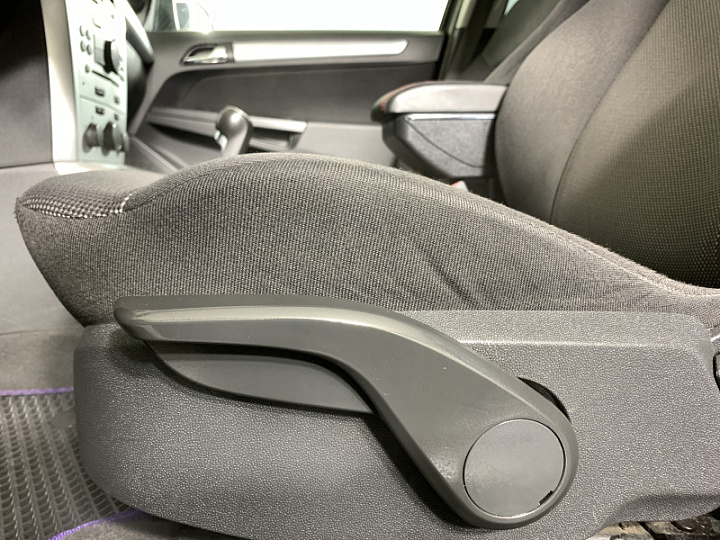 OPEL Astra 1.6, 2012 года, Механика, ТЕМНО-СЕРЫЙ