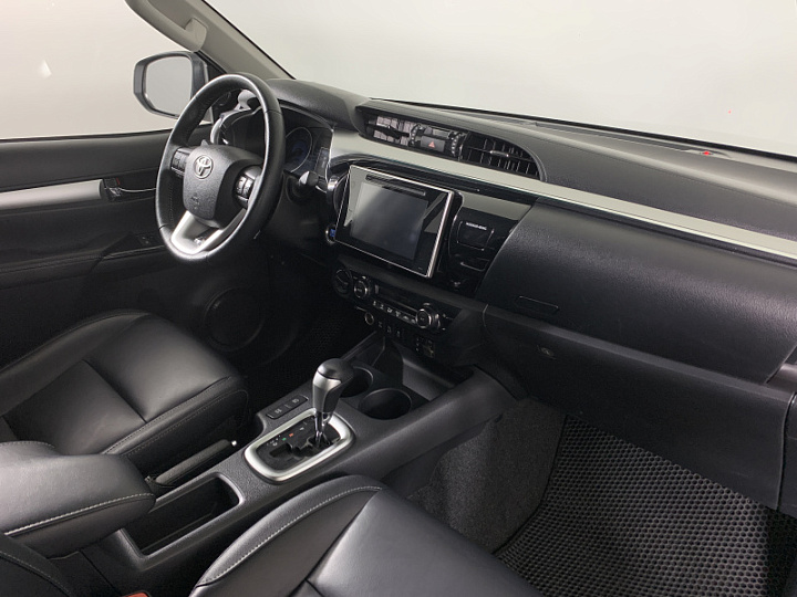 TOYOTA Hilux 2.8, 2018 года, Автоматическая, БЕЛЫЙ