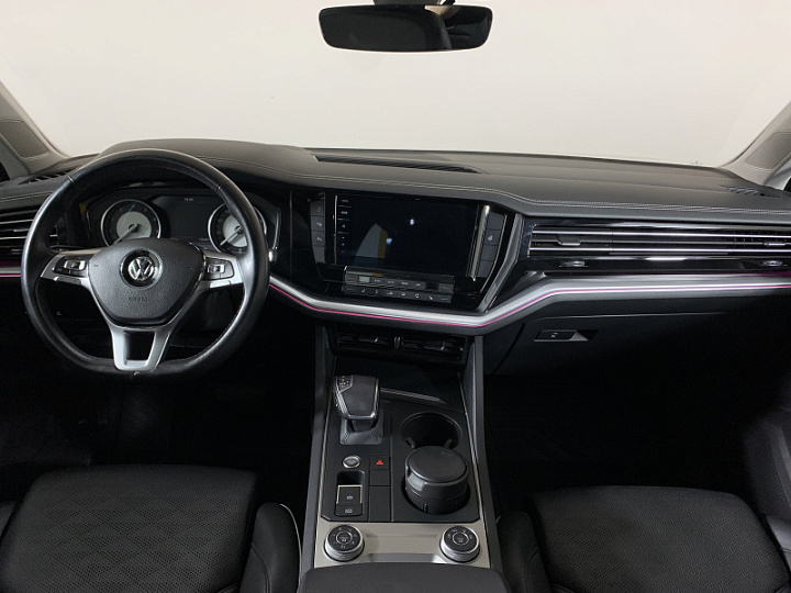 Volkswagen Touareg 3.6, 2019 года, 8-АКП, Светло серый