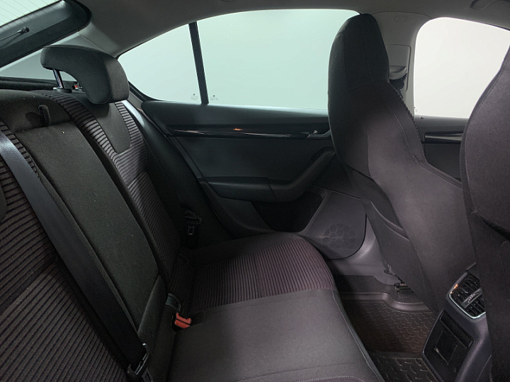 SKODA Octavia 1.4, 2015 года, Робот, Серебристый
