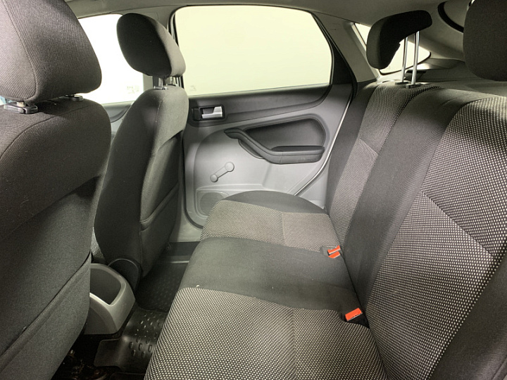 FORD Focus 1.6, 2010 года, Механика, Серебристый