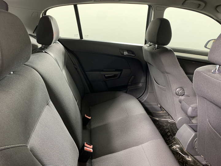 OPEL Astra 1.6, 2010 года, Робот, Серебристый