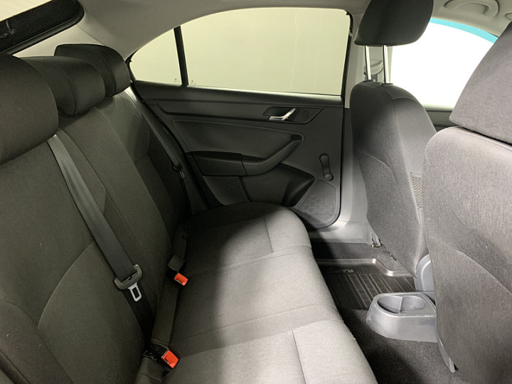 Skoda Rapid 1.6, 2017 года, Механика, Черный