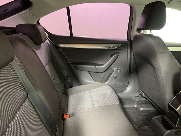 SKODA Octavia 1.6, 2016 года, Автоматическая, Серебристый