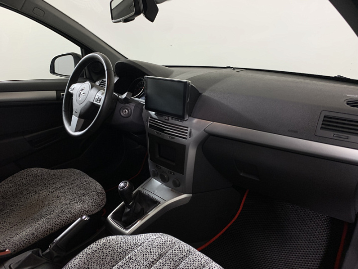 Opel Astra 1.6, 2012 года, Механика, Черный