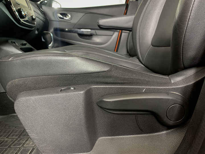 Renault Kaptur 1.6, 2016 года, Вариатор, Оранжевый