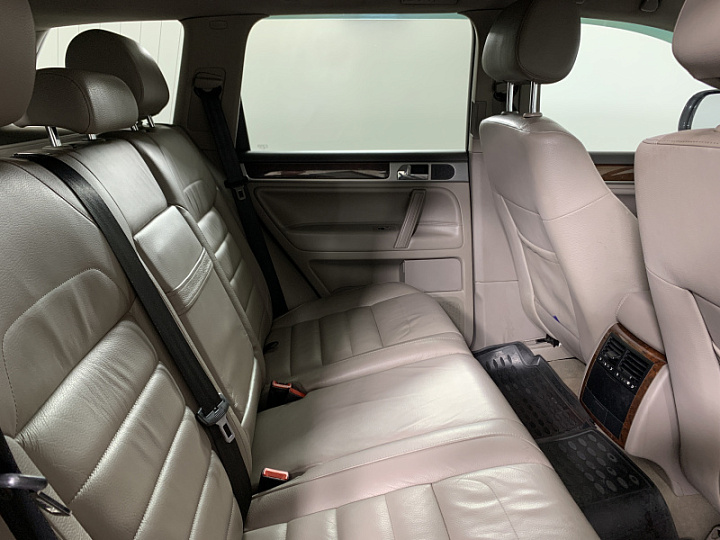 VOLKSWAGEN Touareg 3.6, 2007 года, Автоматическая, Черно-Серый