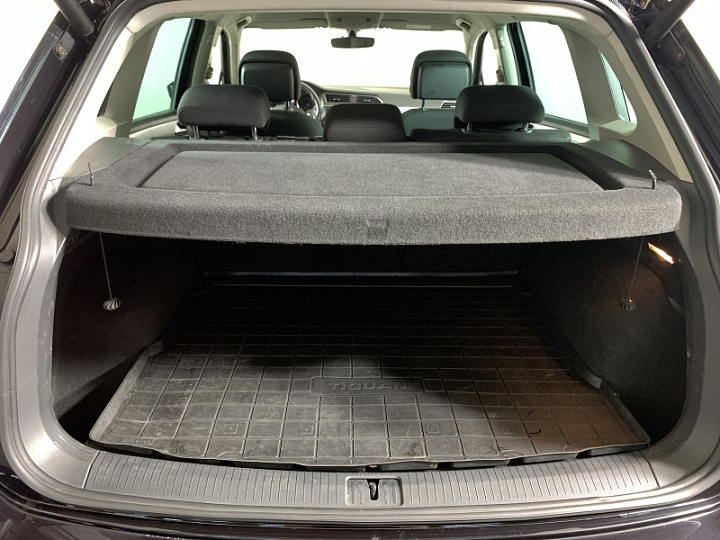 Volkswagen Tiguan 1.4, 2018 года, Робот, ЧЕРНЫЙ