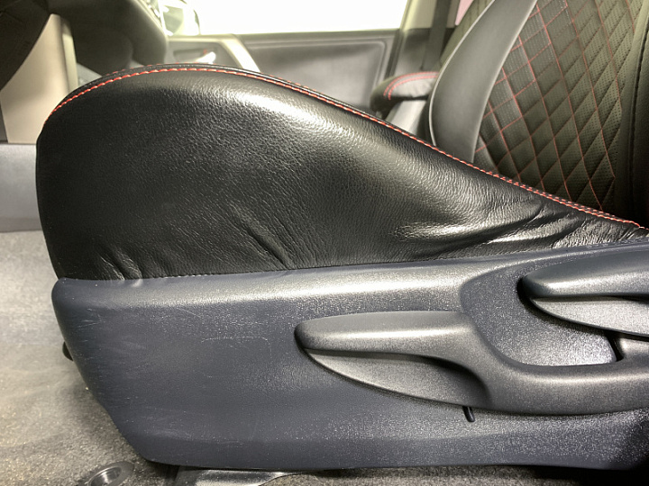 TOYOTA RAV4 2, 2014 года, Вариатор, ЧЕРНЫЙ