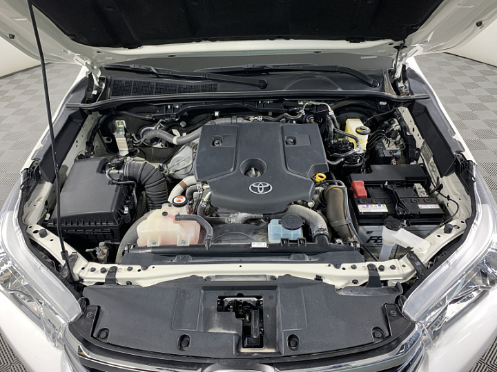 TOYOTA Hilux 2.4, 2022 года, Механика, БЕЛЫЙ