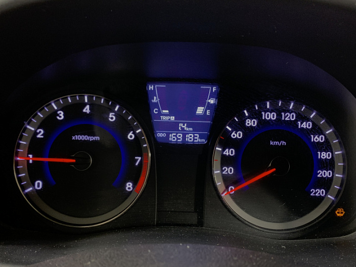 HYUNDAI Solaris 1.4, 2012 года, Механика, Серебристый