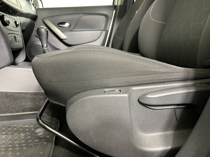 RENAULT Sandero Stepway 1.6, 2018 года, Автоматическая, Серебристо-желтый