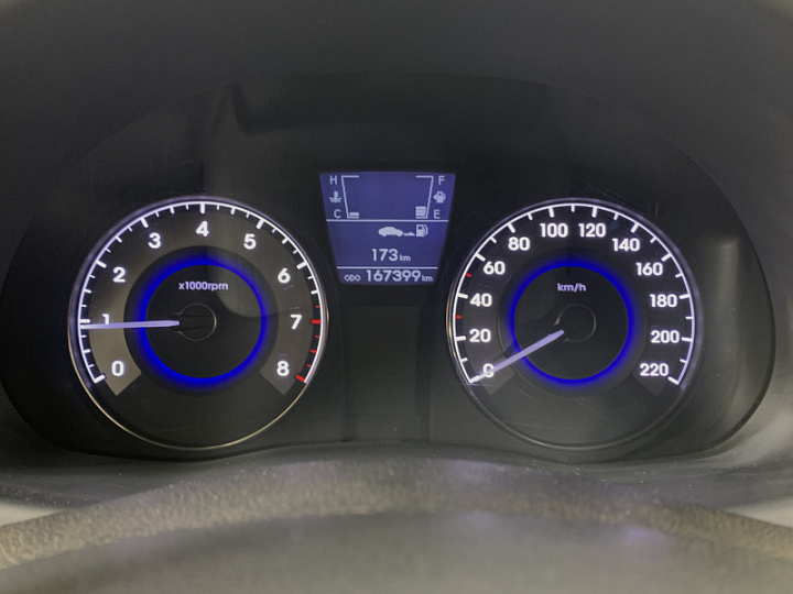 HYUNDAI Solaris 1.6, 2011 года, Механика, Красный гранат