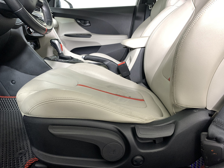 Hyundai Veloster 1.6, 2019 года, Робот, Белый
