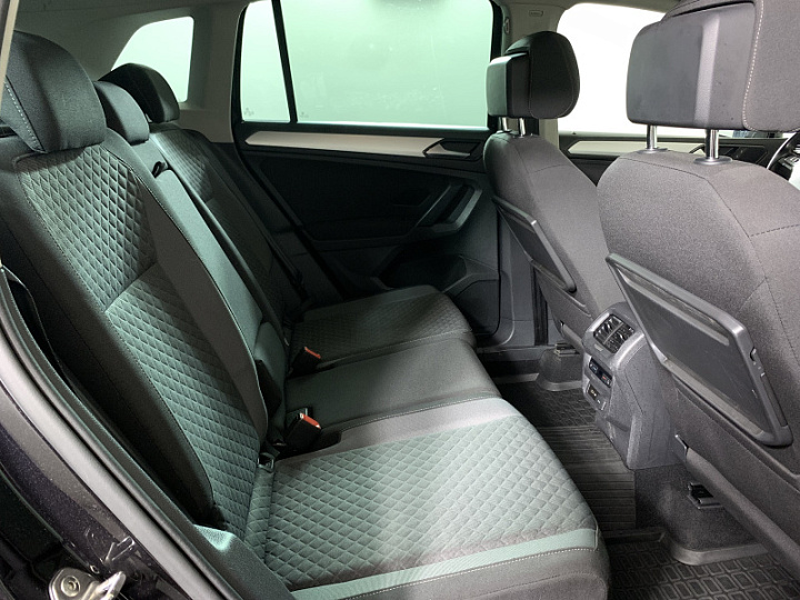 Volkswagen Tiguan 1.4, 2018 года, Робот, ЧЕРНЫЙ