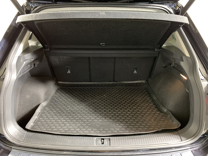 Volkswagen Tiguan 1.4, 2020 года, Робот, Черный