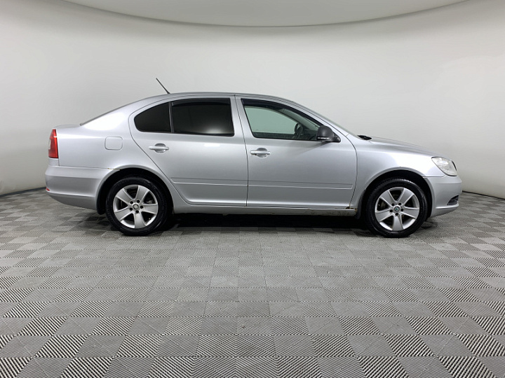 SKODA Octavia 1.6, 2012 года, Механика, Серебристый