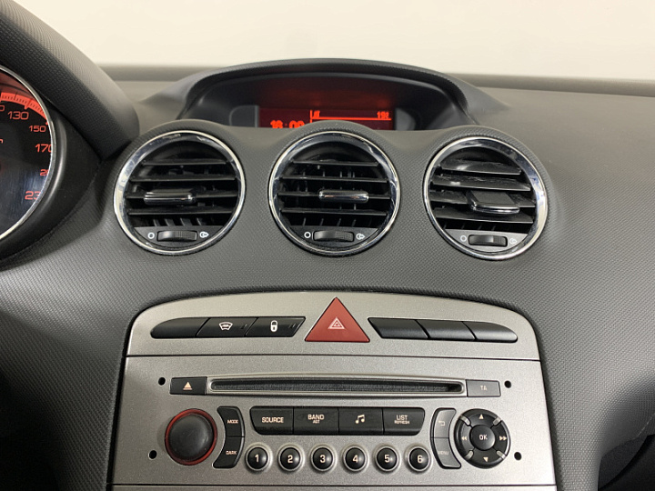 PEUGEOT 408 1.6, 2013 года, Автоматическая, БЕЛЫЙ