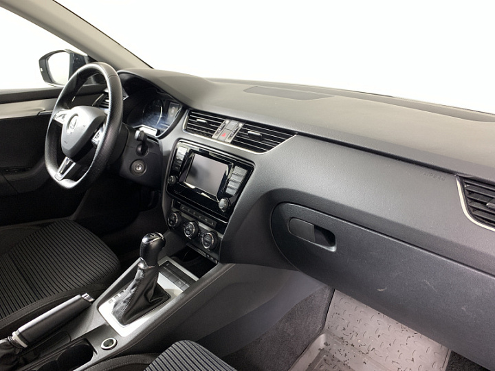 SKODA Octavia 1.4, 2015 года, Робот, ЧЕРНЫЙ