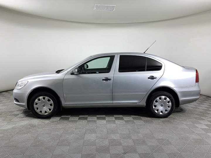 SKODA Octavia 1.6, 2010 года, Механика, Серебристый