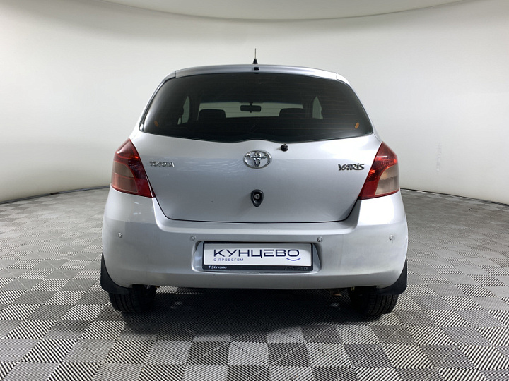 TOYOTA Yaris 1.3, 2008 года, Робот, Серебристый
