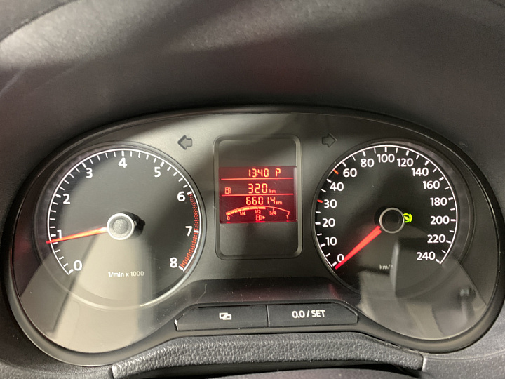 VOLKSWAGEN Polo 1.6, 2014 года, Автоматическая, ЧЕРНЫЙ
