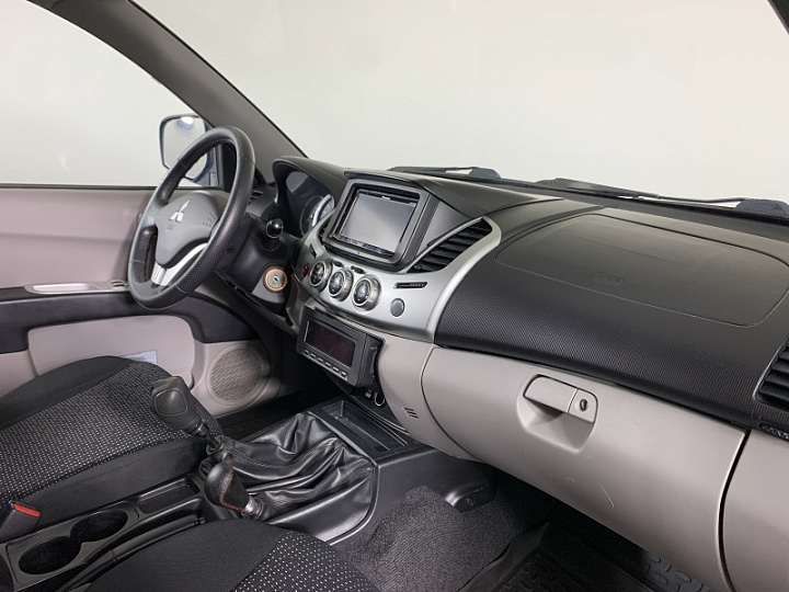 MITSUBISHI L200 2.5, 2011 года, Механика, СЕРЫЙ