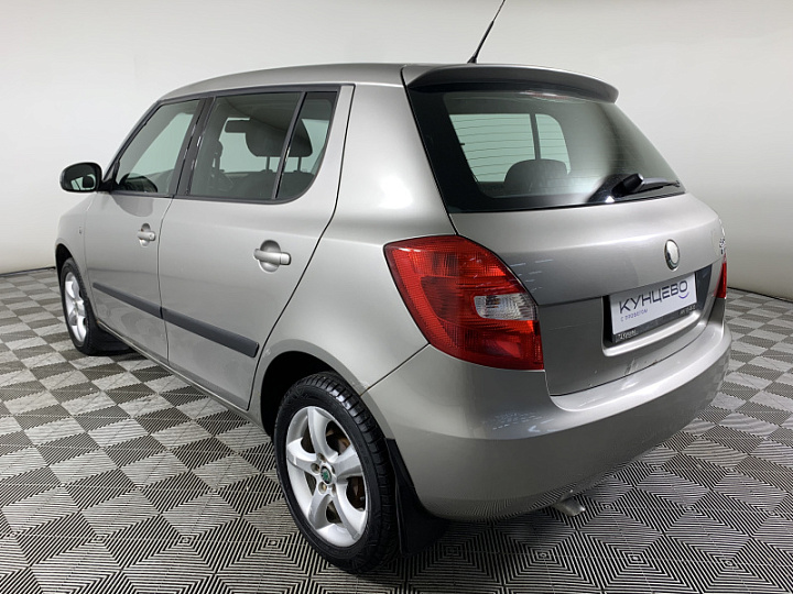 SKODA Fabia 1.6, 2010 года, Автоматическая, СЕРЫЙ