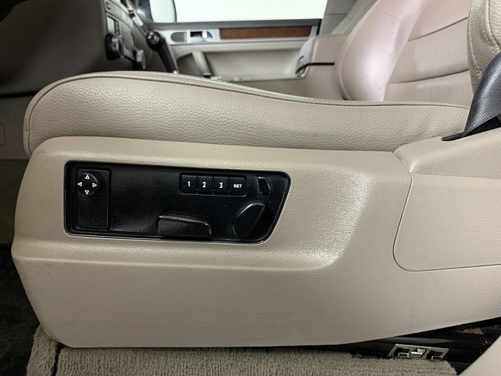 VOLKSWAGEN Touareg 3.6, 2007 года, Автоматическая, Черно-Серый