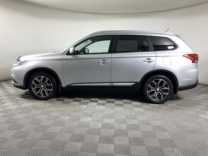 Mitsubishi Outlander 2.4, 2015 года, Вариатор, Серебристый